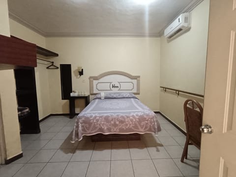 Ejecutiva A, Non Smoking | Individually furnished, free WiFi, bed sheets