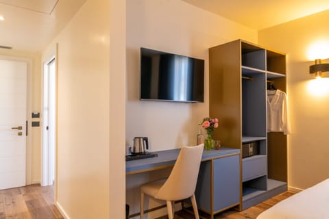 Deluxe Double or Twin Room | Minibar, in-room safe, individually decorated, individually furnished