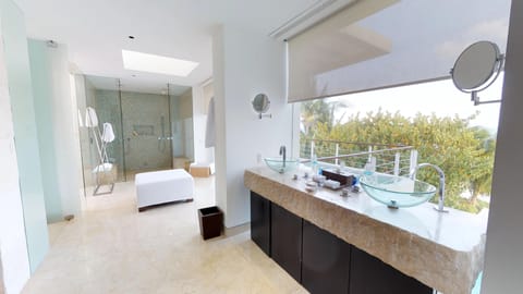 Beach Front Presidential Suite - Water Circuit Included | Bathroom | Separate tub and shower, rainfall showerhead, designer toiletries