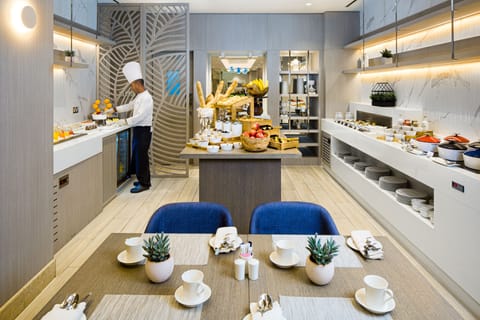 Daily buffet breakfast (AED 95 per person)