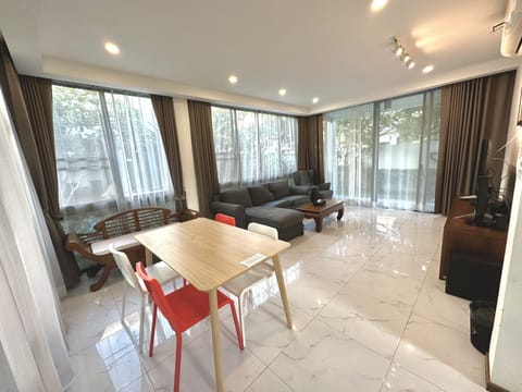 Deluxe Villa, 5 Bedrooms | Living area | Flat-screen TV