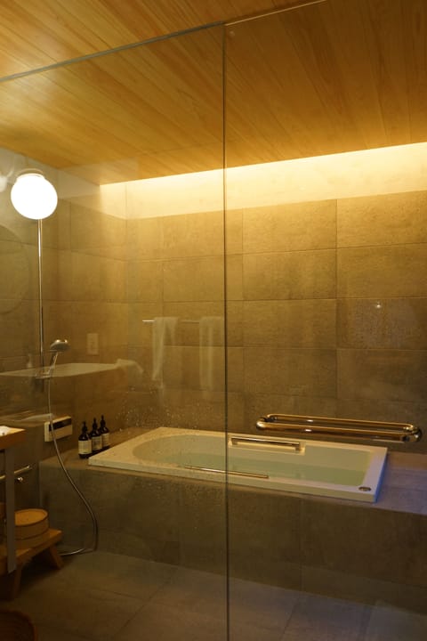 Kyoto Machiya Entire House | Bathroom | Separate tub and shower, rainfall showerhead, free toiletries