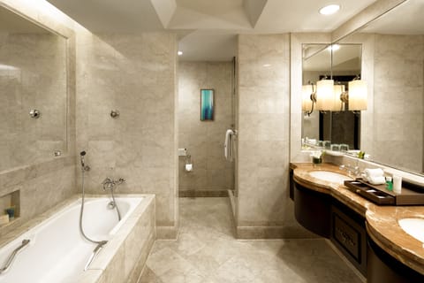 Studio Suite (Free Minibar & Newly Renovated) | Bathroom | Separate tub and shower, deep soaking tub, rainfall showerhead