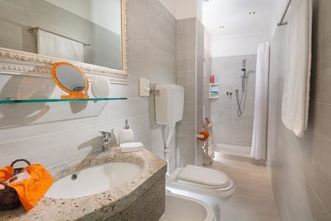 Family Room, Sea View | Bathroom | Shower, free toiletries, hair dryer, bidet