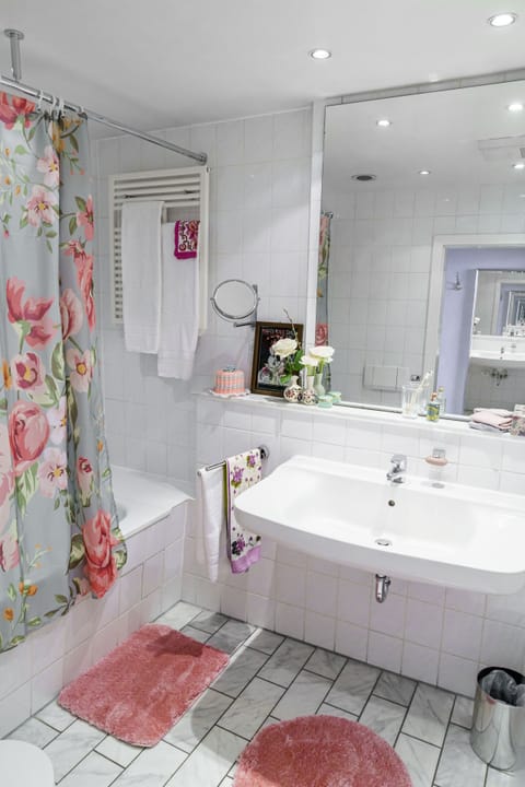 Double Room | Bathroom | Hair dryer, towels