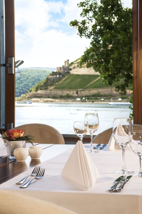 Lunch and dinner served, alfresco dining 