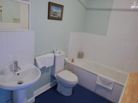 Standard Double Room | Bathroom | Towels