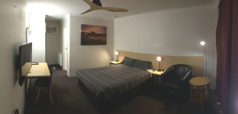 Standard Double Room | Desk, soundproofing, iron/ironing board, free WiFi