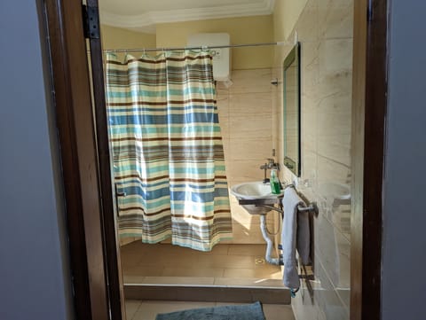 Design Double Room, 1 Bedroom, Accessible | Bathroom | Shower, free toiletries, hair dryer, towels