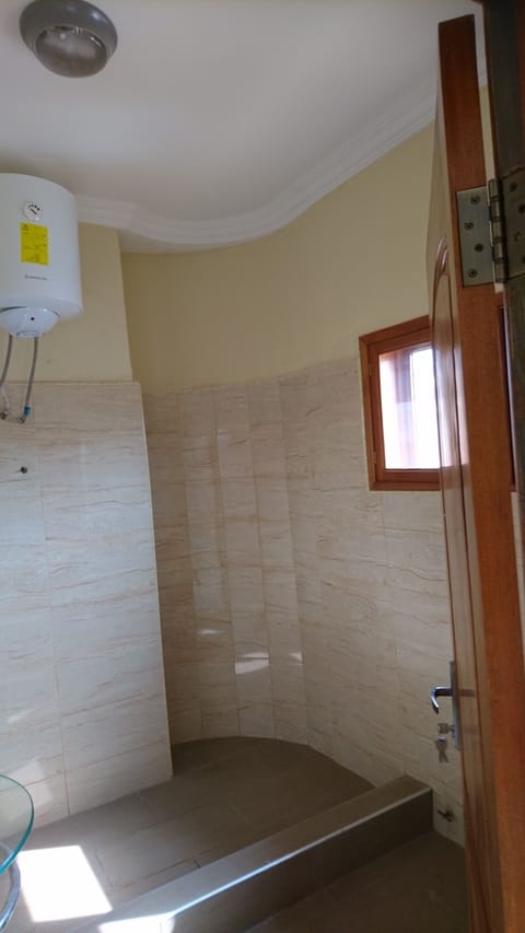 Design Double Room, 1 Bedroom | Bathroom | Shower, free toiletries, hair dryer, towels