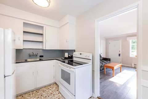 Family Suite | Private kitchen | Electric kettle