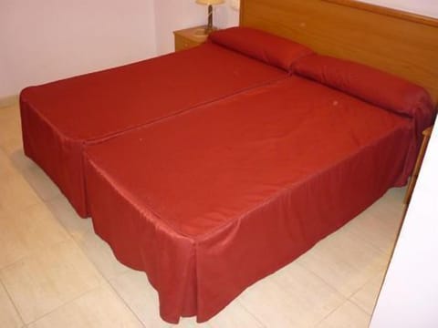 Standard Double Room (Interior) | In-room safe, desk, rollaway beds, free WiFi