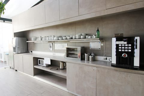 Full-size fridge, microwave, oven, stovetop