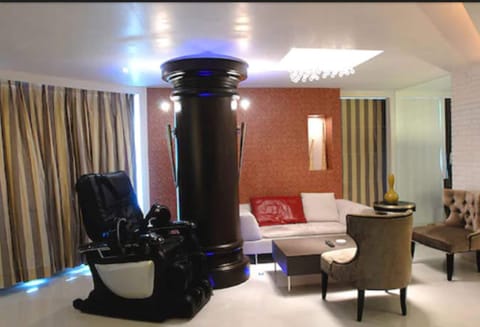 Platinum Suite | Living room | LCD TV