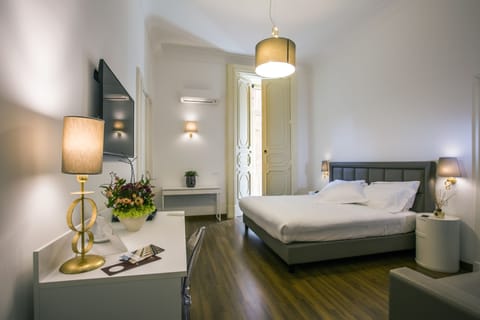 Junior Studio Suite, Balcony | Premium bedding, minibar, in-room safe, desk