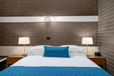 Family Room | Premium bedding, pillowtop beds, minibar, in-room safe