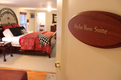 Syklar Rose Suite, 1 King Bed, Private Bathroom, Hill View | Premium bedding, individually decorated, individually furnished