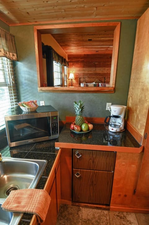 Family Cottage, pet friendly | Private kitchen | Dishwasher, freezer