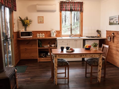 Kimba's Cottage - Adults Only | Private kitchen | Fridge, microwave, stovetop, coffee/tea maker