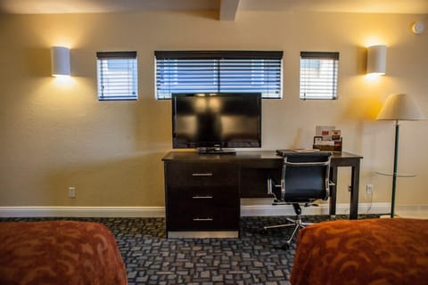 Executive Suite, 2 Queen Beds | Pillowtop beds, in-room safe, desk, soundproofing