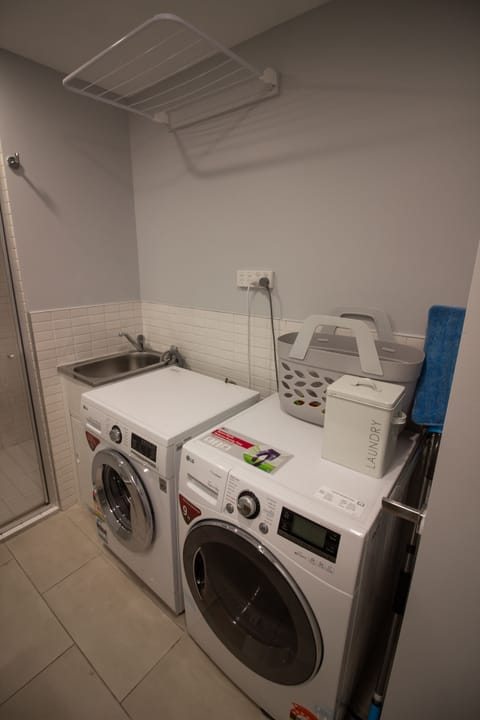 Deluxe Apartment, 2 Bedrooms, City View | Laundry