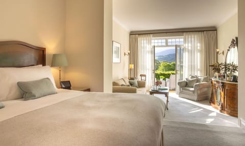 Park Suite overlooking the Kenmare Bay | Premium bedding, in-room safe, desk, iron/ironing board