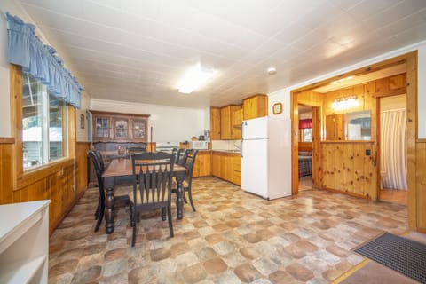 Polar Bear Cabin | Private kitchen | Full-size fridge, microwave, oven, stovetop