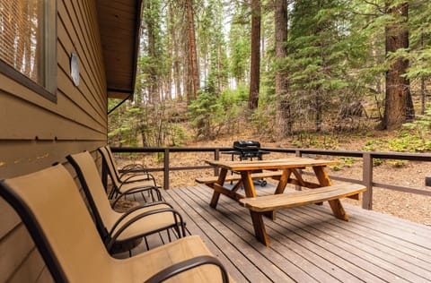 Panda Bear Cabin | Terrace/patio