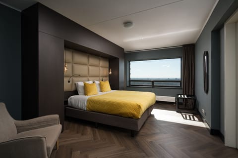 Panoramic Apartment, 1 Bedroom (38th floor 769) | Hypo-allergenic bedding, individually decorated, individually furnished