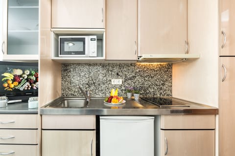 Full-size fridge, microwave, stovetop, electric kettle