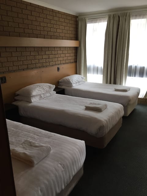 Triple Room | Desk, free WiFi, bed sheets, wheelchair access