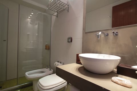 Classic Room, 2 Twin Beds | Bathroom | Eco-friendly toiletries, hair dryer, bidet, towels