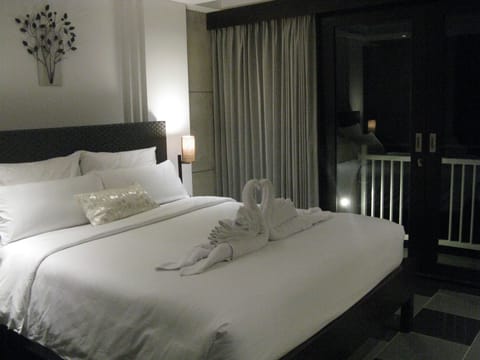 Superior Double Room, 1 Queen Bed | Premium bedding, pillowtop beds, minibar, in-room safe