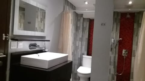 Standard Double Room, 1 Queen Bed | Bathroom | Shower, free toiletries, hair dryer, slippers