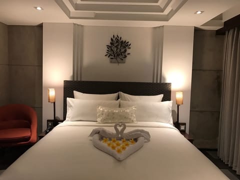 Honeymoon Room | Premium bedding, pillowtop beds, minibar, in-room safe