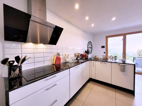 Family Villa, 3 Bedrooms, Mountain View, Garden Area | Private kitchen | Full-size fridge, microwave, oven, stovetop