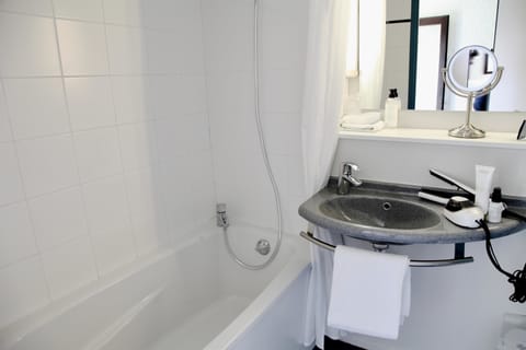 Standard Room, 1 Double Bed | Bathroom | Combined shower/tub, eco-friendly toiletries, hair dryer, towels