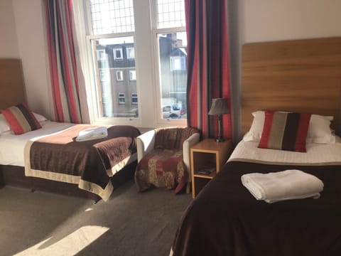 Twin Room, Ensuite | Hypo-allergenic bedding, iron/ironing board, free WiFi, bed sheets