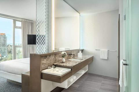 Room, 1 King Bed | Bathroom | Shower, free toiletries, hair dryer, bathrobes