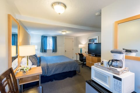 Standard Room, 1 King Bed (Titcomb Deluxe 1 King) | Premium bedding, individually decorated, desk, free WiFi