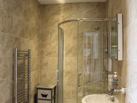 Superior Double or Twin Room, Ensuite (Room 2) | Bathroom | Free toiletries