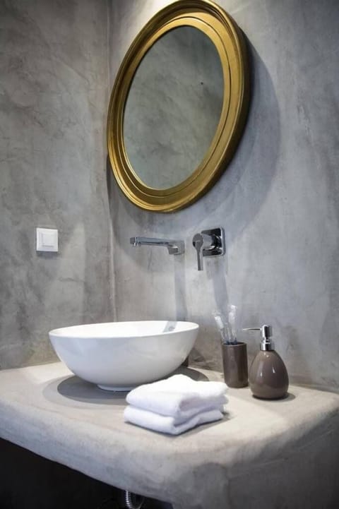 Standard Room, Sea View | Bathroom sink