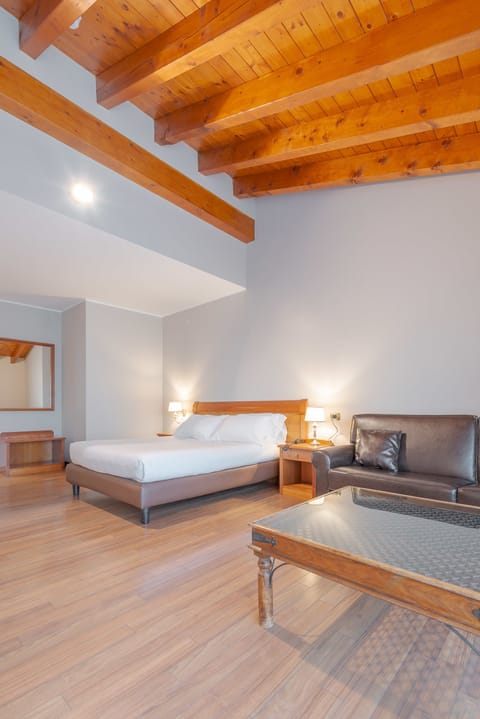 1 bedroom, down comforters, minibar, in-room safe