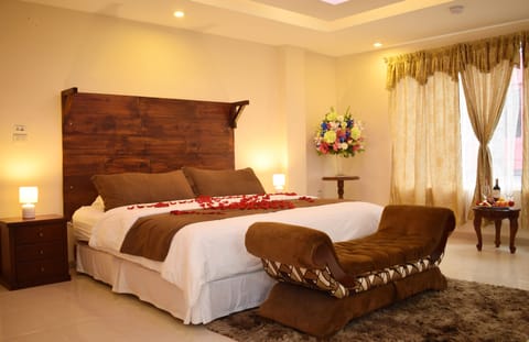 Junior Suite, 1 Bedroom | Cribs/infant beds, free WiFi, bed sheets