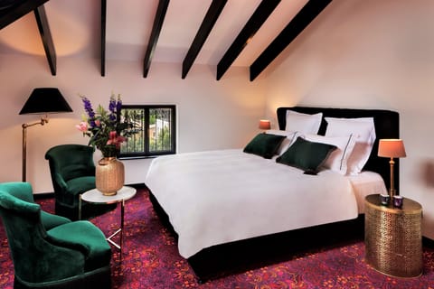 Grand Room (Attic) | Premium bedding, minibar, in-room safe, desk