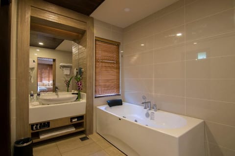 Family Villa | Bathroom | Shower, rainfall showerhead, designer toiletries, hair dryer