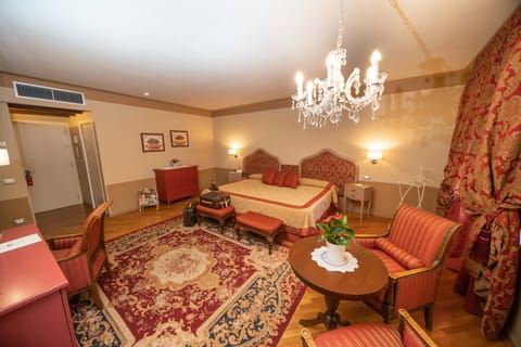 Junior Suite | Premium bedding, down comforters, minibar, in-room safe