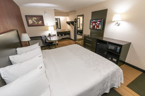 Superior Room, 1 King Bed (Smoke Free) | Premium bedding, in-room safe, desk, laptop workspace