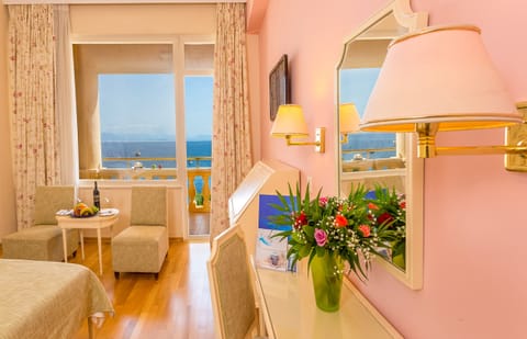 Standard Double Room, Sea View | Room amenity