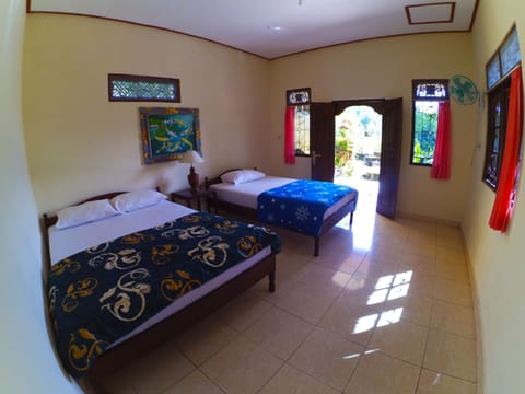 Standard Twin Room, Multiple Beds, Hill View | Bed sheets